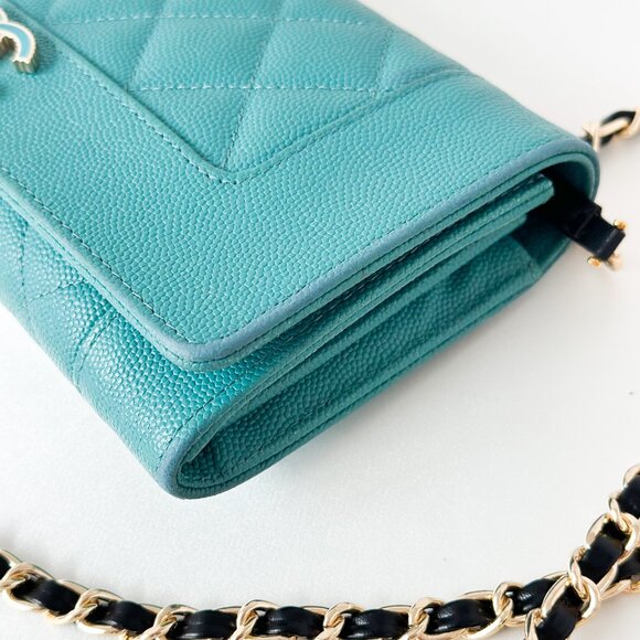 CHANEL Teal Quilted Leather Bag - Picture 9 of 16